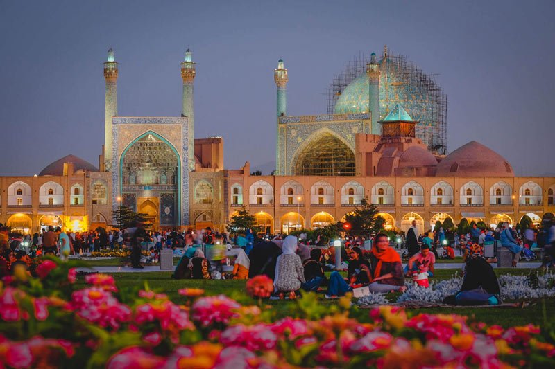 Traveling to Iran During Ramadan - The majority of people in religious cities such as Mashhad and Qom and the smaller cities observe the fast during Ramadan, but the situation is different in cities like Tehran, the capital, Shiraz or Isfahan.