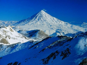 Climbing Damavand with young climbers