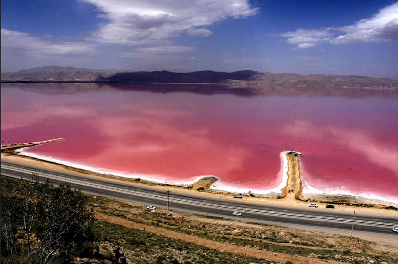 pink lake maharloo lake