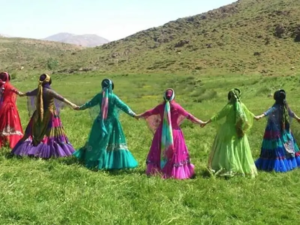 qhashghai nomads lifestyle - nomads have a group dancing
